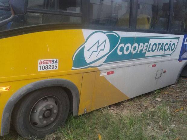 Ônibus metropolitano é assaltado em Salvador