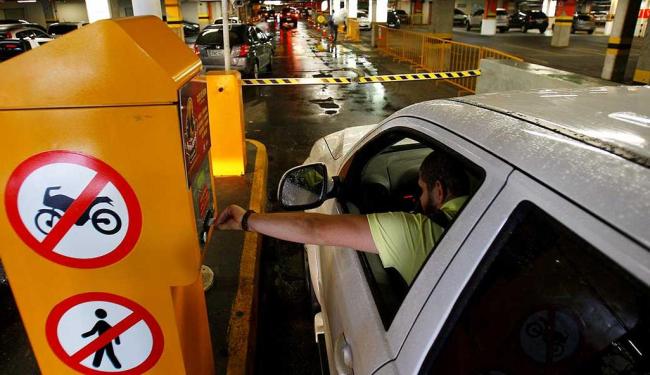 Procon encontra irregularidades em cobrança de estacionamento em Shoppings de Salvador