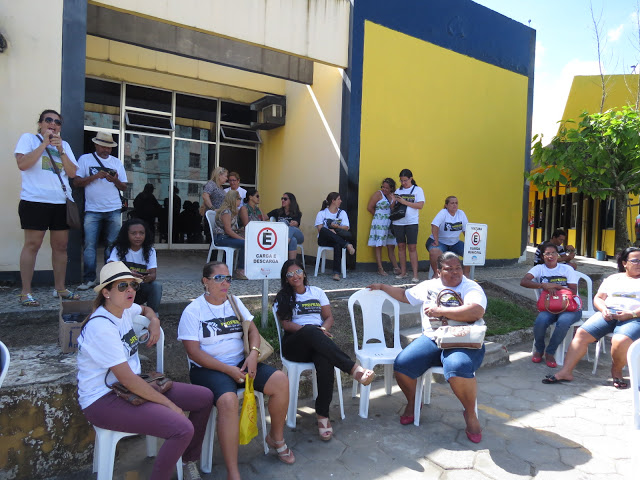 Professores ocupam prefeitura de Itabuna e Justiça pede saída