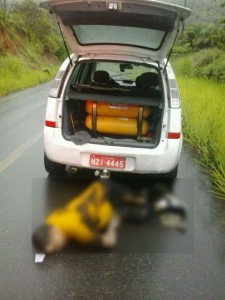 Taxista foi encontrado com um tiro na nuca e outro nas costas