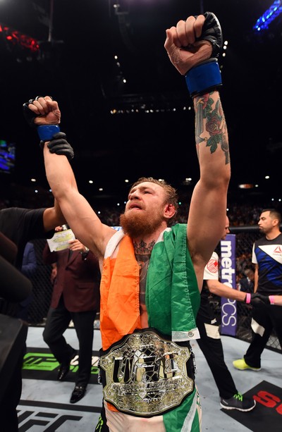 Conor McGregor vence Chad Mendes no 2º round e conquista cinturão interino peso-pena do UFC