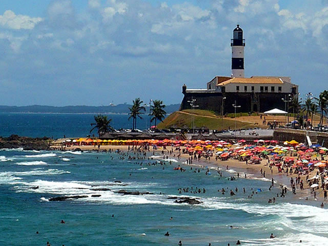 População deve evitar 23 praias impróprias para banho em Salvador e região