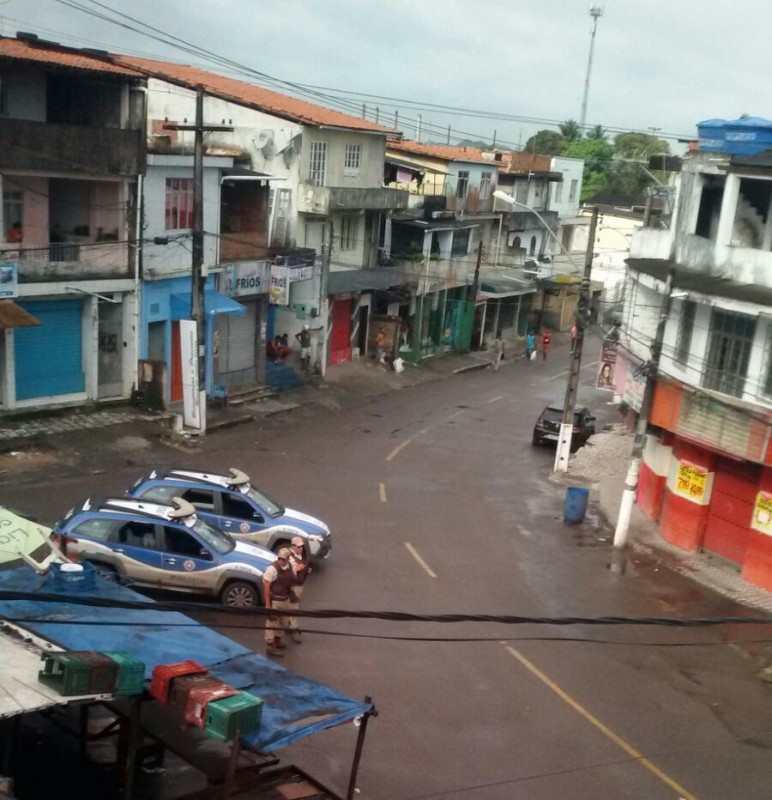 Comerciantes e moradores fecham as portas após toque de recolher em Salvador