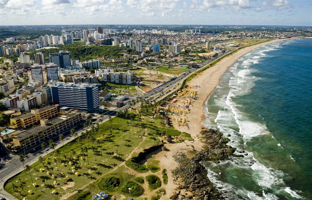 Menino de 10 anos é achado morto em praia de Salvador