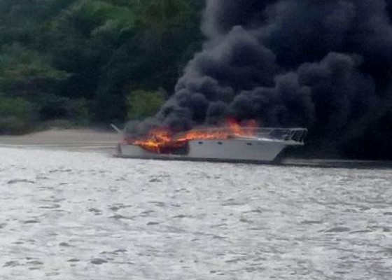 Lancha pega fogo e afunda na Baía de Todos-os-Santos; ocupantes escaparam