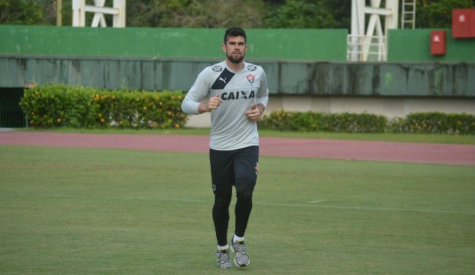 “Vamos fazer um sacrifício para garantir a permanência de atletas desse tipo”, afirma Raimundo Viana sobre renovação do goleiro Fernando Miguel