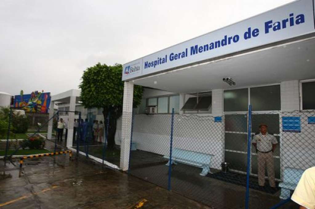 Idoso passa mal em aeroporto de Salvador e morre no Menandro de Farias