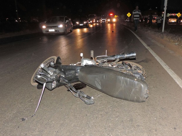 Acidente com moto envolve duas adolescentes na BR-242; uma morre