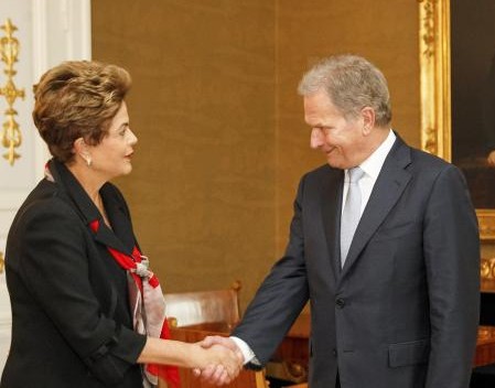 Dilma diz na Finlândia que governo não está envolvido em esquema de corrupção