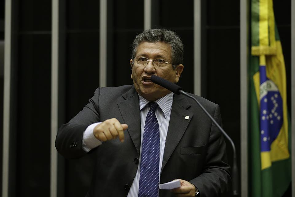 Deputado Caetano dispara que “PSDB e DEM estão sem rumo e sem projeto para o Brasil”