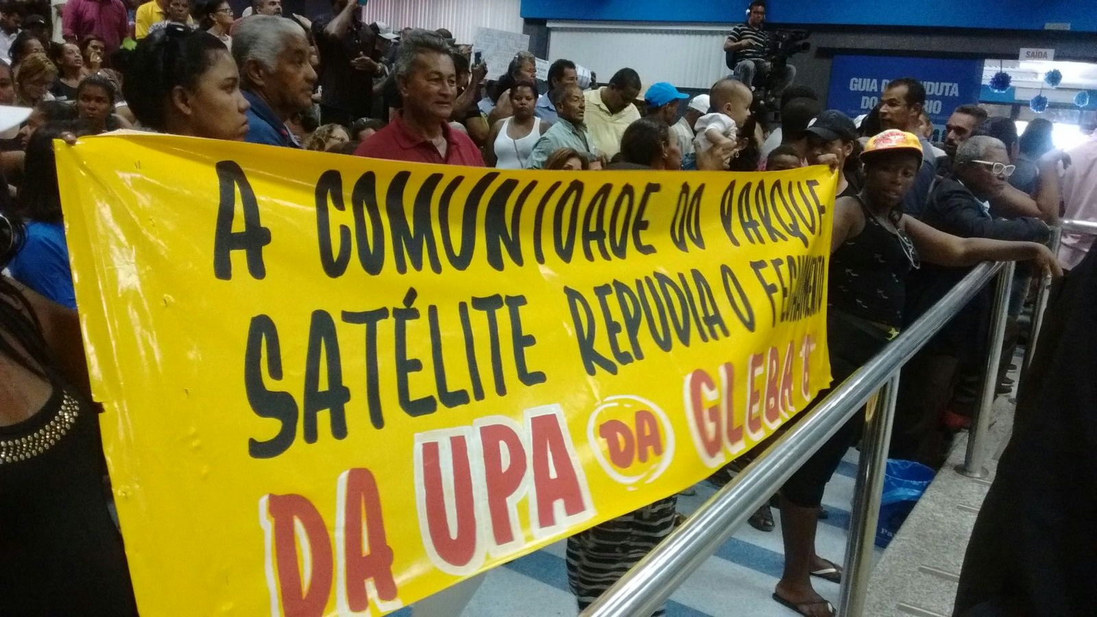 Camaçari: manifestantes protestam contra o fechamento da UPA da Gleba B; veja imagens