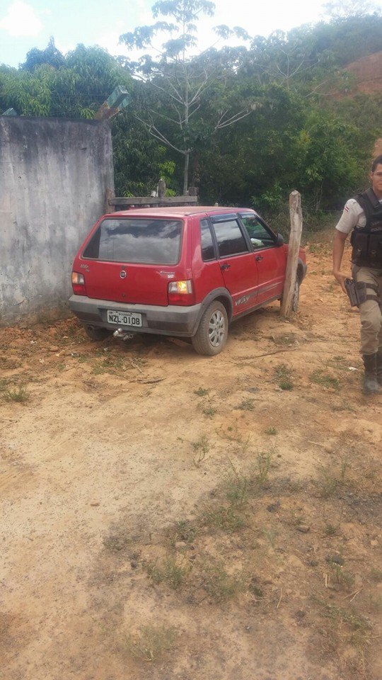 Policiais recuperam carro roubado em Pojuca