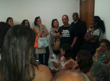 Professores acampam na Câmara de Lauro de Freitas