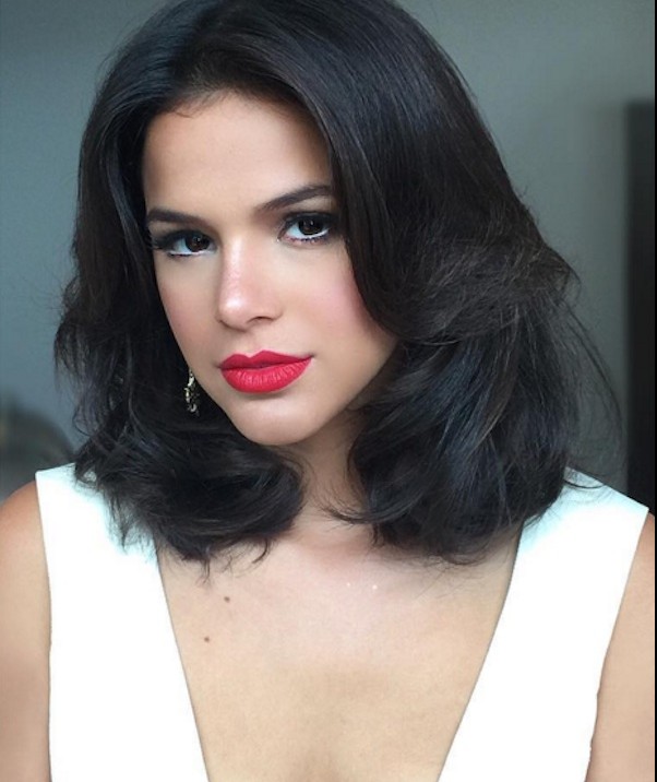 Bruna Marquezine surpreende ao aparecer com cabelos curtos