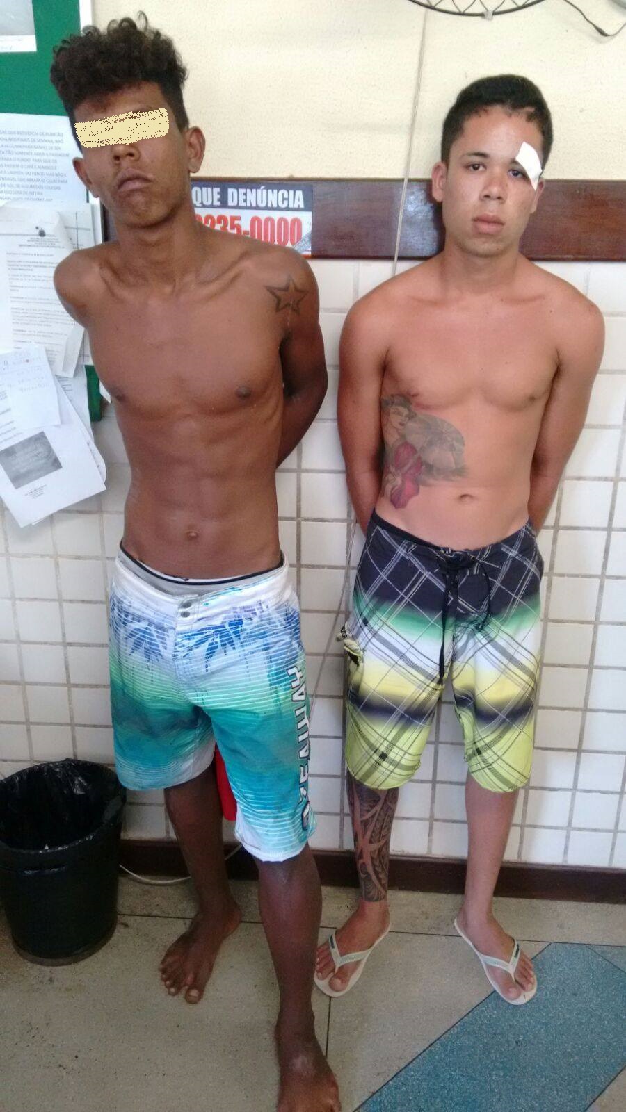 Jovem é preso e menor é apreendido sob acusação de tráfico no Jardim Limoeiro