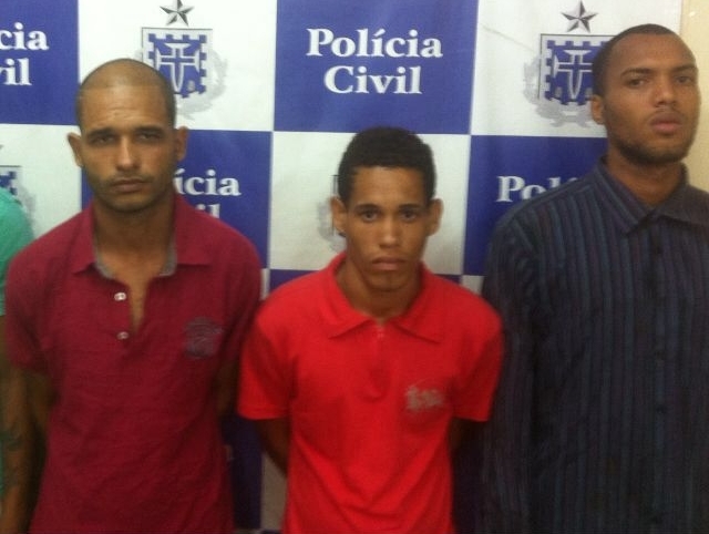 Trio é preso com mais de meio quilo de drogas em Lauro de Freitas