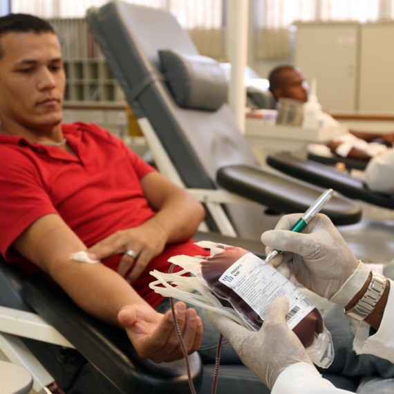 Doação de Sangue  Hemoba  A doação de sangue é um ato voluntário e altruísta que salva vidas.  Na foto: Sala de doação de Sangue e Plaqueta na Sede do Hemocentro Coordenador  Fotos: Vaner Casaes / AGECOM  Data: 19/08/2010