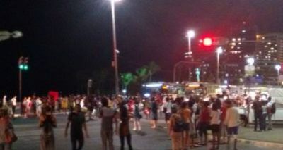 Manifestantes bloqueiam trânsito e fazem protesto na capital baiana