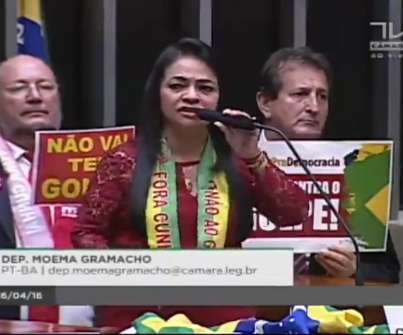 Moema Gramacho em discurso