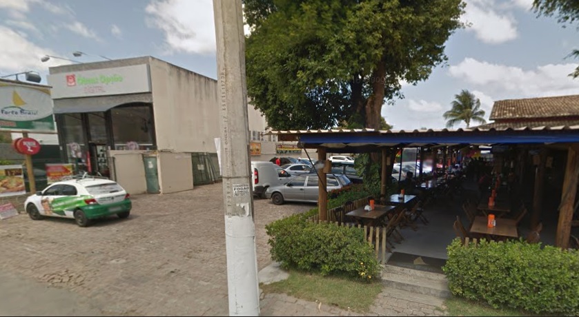 Homens invadem restaurante e roubam clientes em Lauro de Freitas