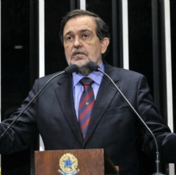 Senador Walter Pinheiro.