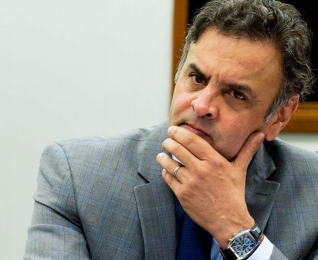Aécio afasta Tasso e reassume presidência do PSDB 