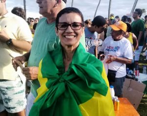 Ex-vice-prefeita de Camaçari, Tereza Giffoni em ato pró-impeachment no Jardim de Alan, em Salvador. Foto: Diógenes Matos/ Bahia No Ar 