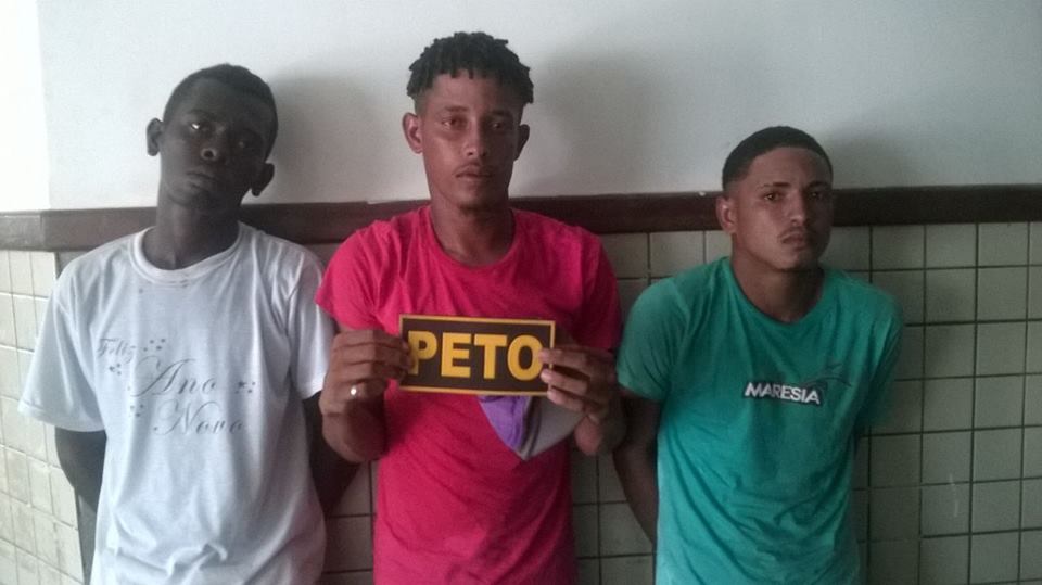 Trio acusado de roubar ônibus é preso com maconha em Dias D’Ávila
