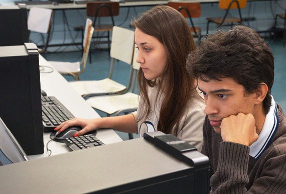 Serão quatro horas para resolver 80 questões com conteúdos correspondentes ao que o estudante de ensino médio aprendeu até a data(Wilson Dias/Agência Brasil/VEJA)