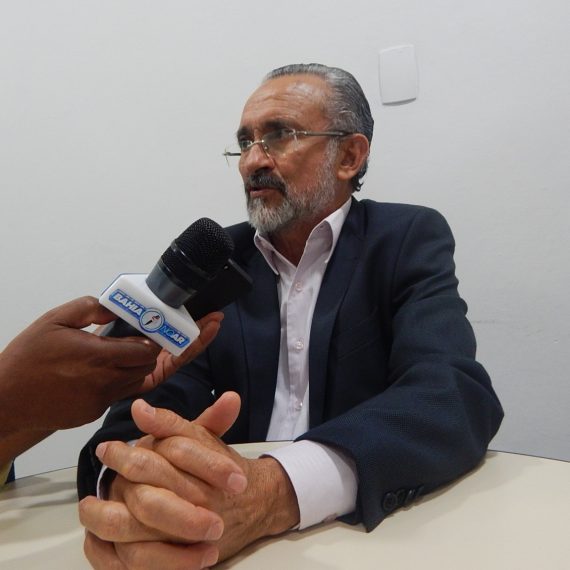 O prefeito de Camaçari, Ademar Delgado, durante entrevista ao portal Bahia No Ar. 