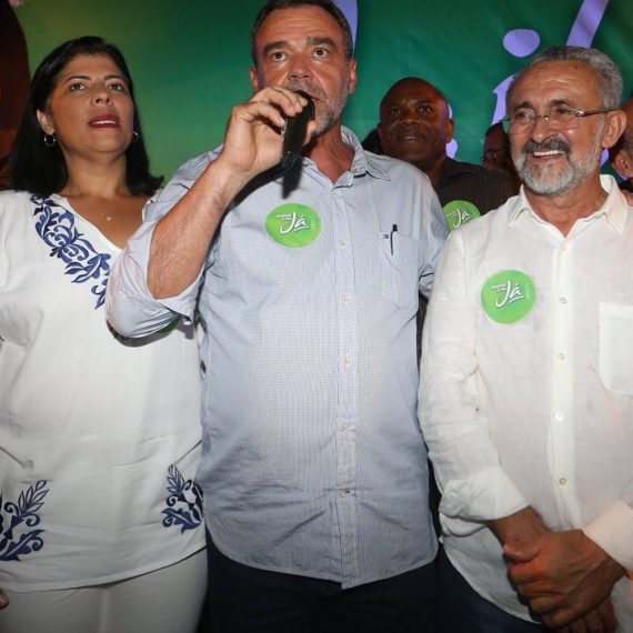 Pré-candidata Jailce Andrade, o deputado federal Daniel Almeida (PCdoB) e o prefeito de Camaçari, Ademar Delgado.