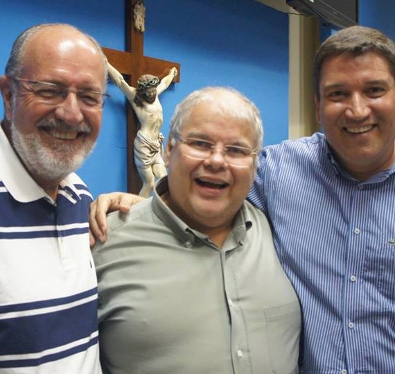 Tude ao lado de Lúcio Vieira Lima e Oswaldinho Oliveira.