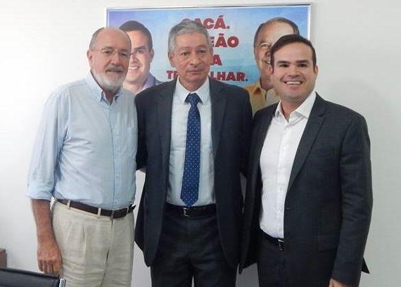 José Tude,  Gilberto D’Érrico e o deputado federal, Cacá Leão.