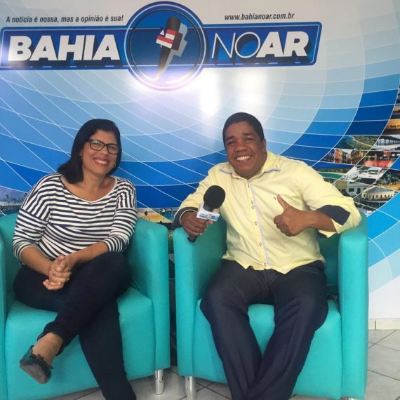 A pré-candidata a prefeita de Camaçari, Jailce Andrade (PCdoB) durante entrevista a Roque Santos. 