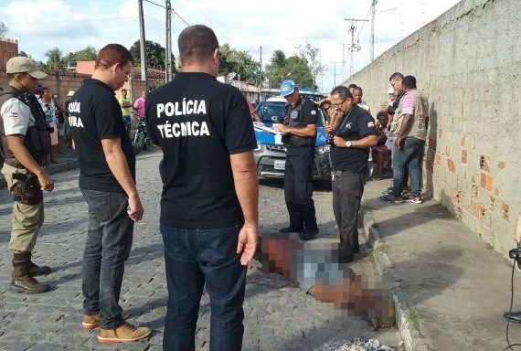 A vítima não resistiu e morreu no local.