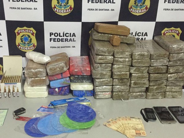 Cinquenta quilos de drogas são encontradas em porta-malas de carro; Suspeitos foram presos