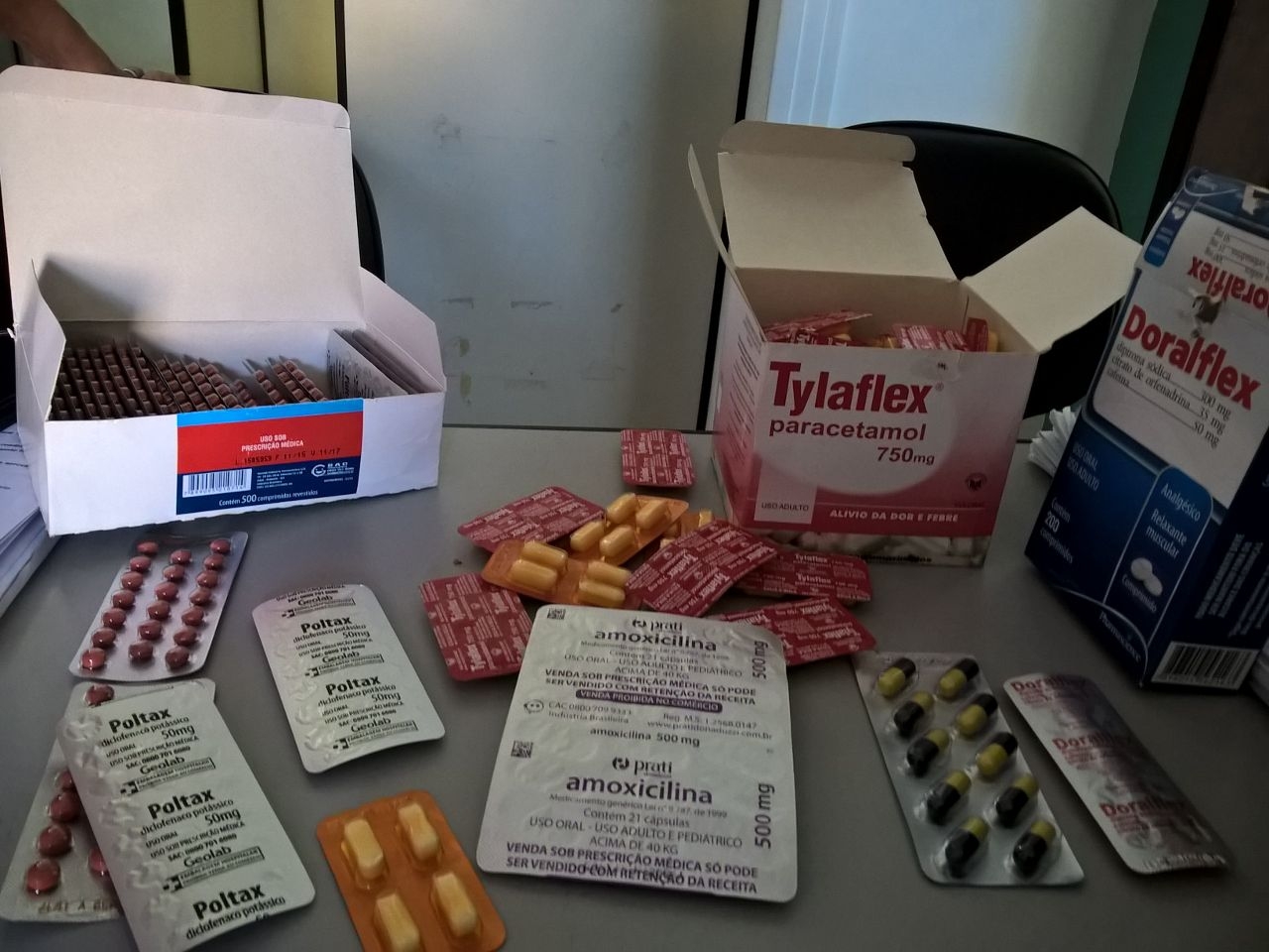Operação apreende remédios vendidos sem autorização em bairro de Salvador
