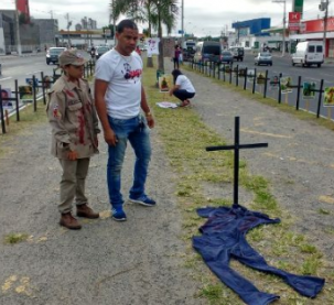 Feira de Santana: População protesta contra morte de policiais e guardas civis
