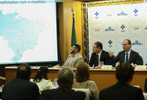 Brasília - O ministro da Saúde, Ricardo Barros, apresenta os resultados das medidas adotadas nos últimos três meses que visam garantir o atendimento à população 