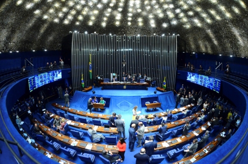 Senado deve decidir se mantém afastamento de Aécio Neves nesta terça-feira