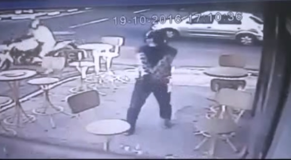 Vídeo: Câmera registra assassinato em bar de Feira de Santana