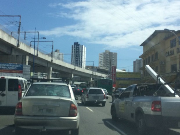 Salvador: acidente deixa trânsito lento na Avenida Bonocô