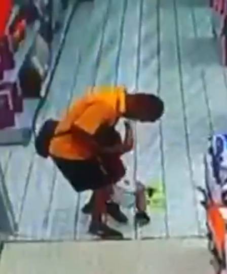 Vídeo: pai mata o filho acidentalmente ao cair sobre criança na China
