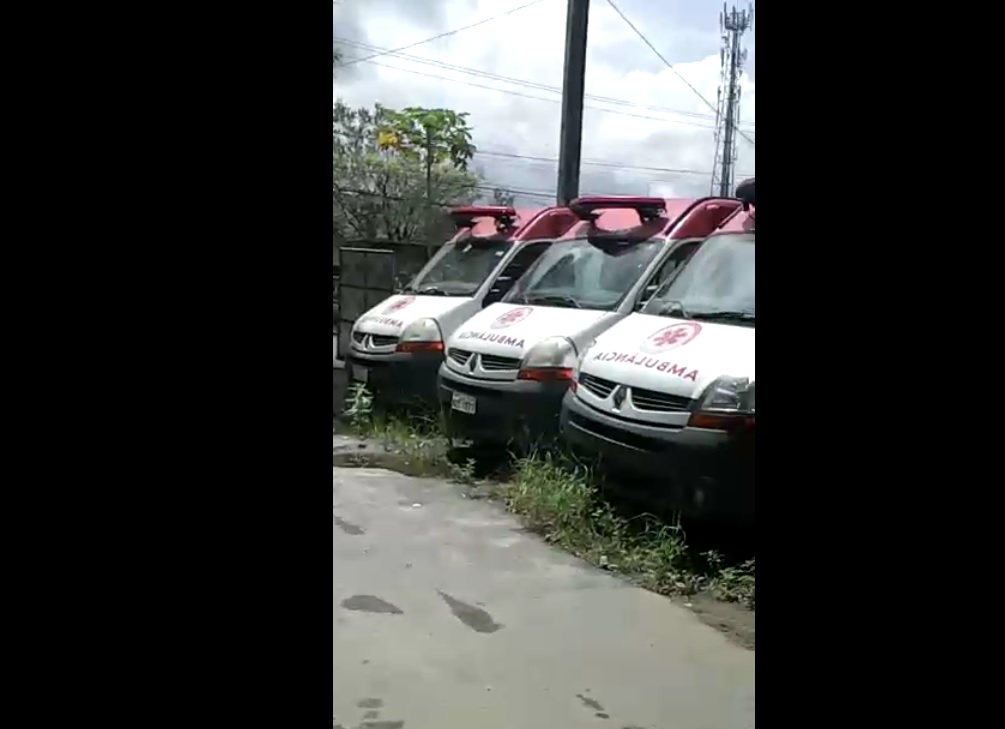 Vídeo: Leitor filma 14 ambulâncias encalhadas no estacionamento da Sesau