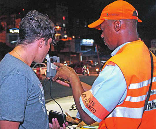 Quase 3 mil motoristas foram flagrados na blitz da Lei Seca este ano em Salvador