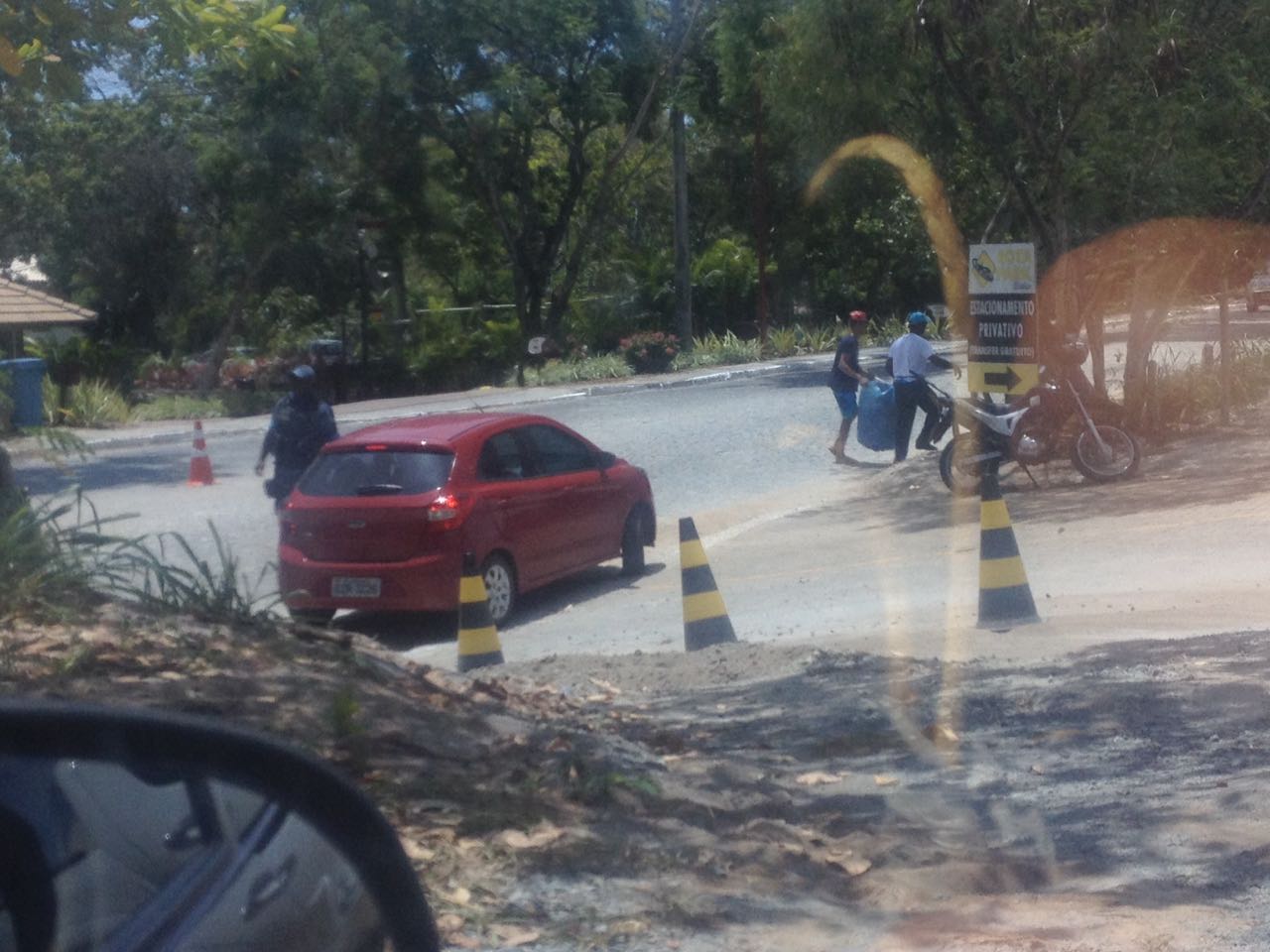 Vídeo: Guardas Municipais são acusados de favorecer estacionamento privado em Mata de São João