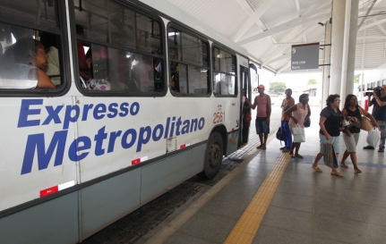 Simões Filho: Ministério Público recomenda que empresas de ônibus assegurem assentos para idosos