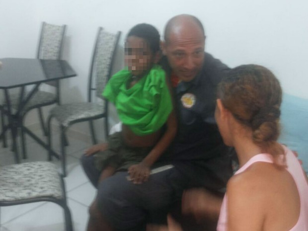 Menino de 9 anos é resgatado após passar noite perdida em mata fechada de Ilhéus