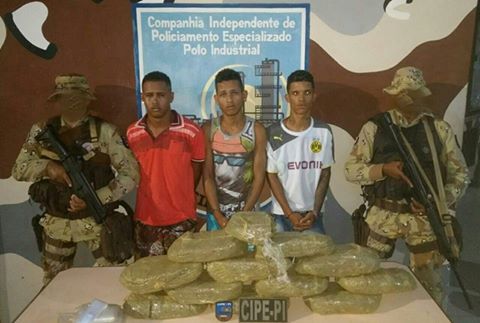 Trio é preso com cerca de 30 kg de drogas em Camaçari