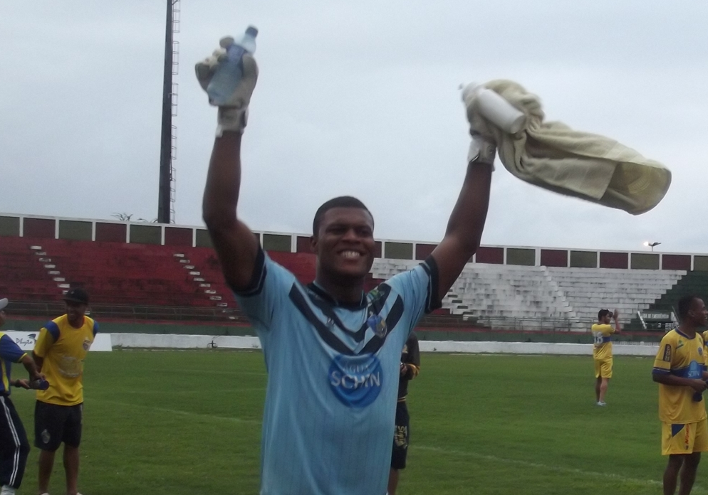 Jacobina contrata goleiro que foi carrasco do Vitória em 2015